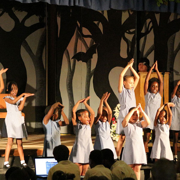 performing-arts-students-600x600